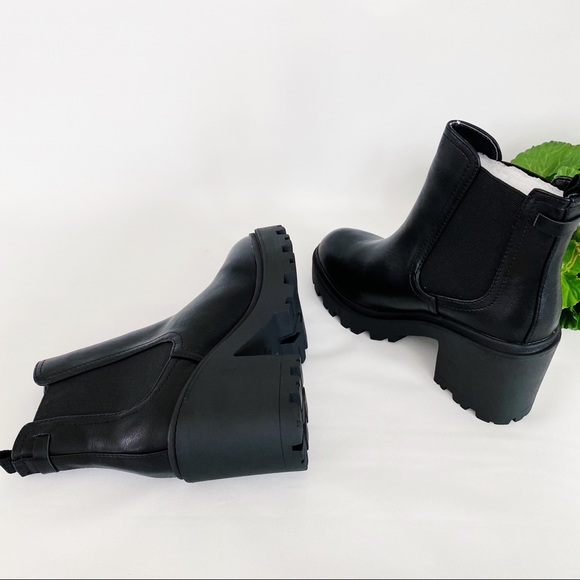 Urban Outfitters UO Chloe Chelsea Timeless Boot Black Heeled Chunky 90s Y2K New - Picture 9 of 16